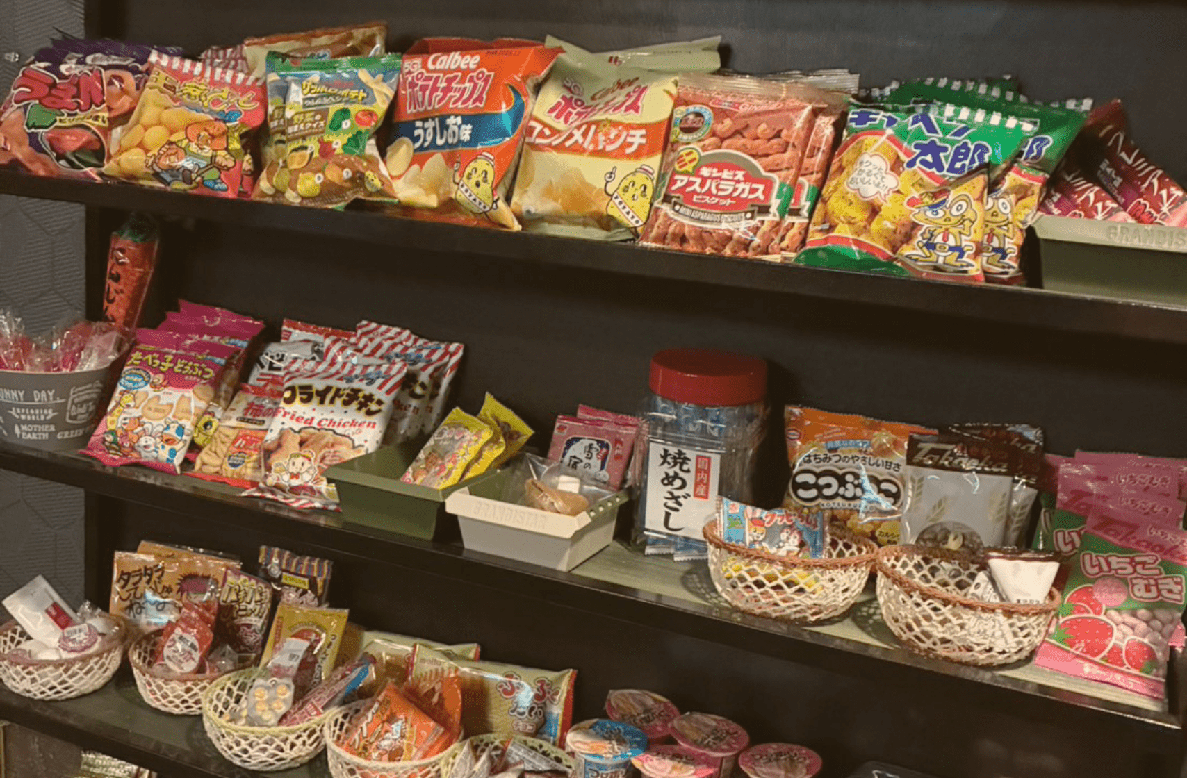 駄菓子バーshareの駄菓子エリア