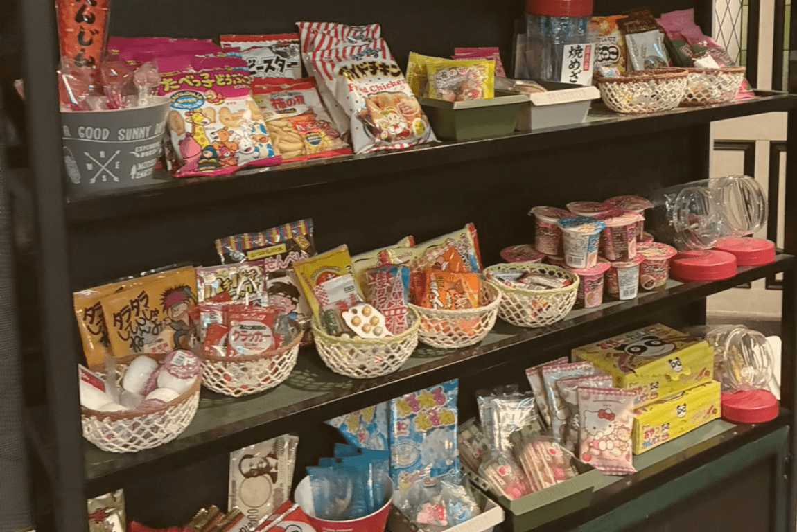 駄菓子バーshareの駄菓子エリア